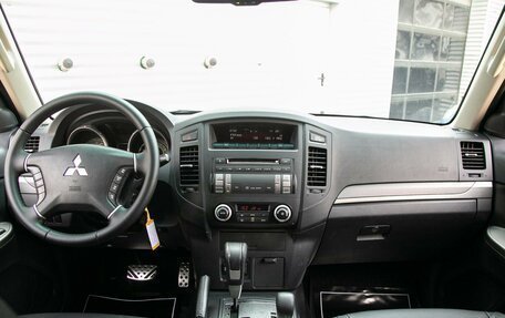 Mitsubishi Pajero IV, 2013 год, 2 175 000 рублей, 16 фотография