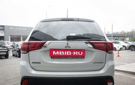 Mitsubishi Outlander III рестайлинг 3, 2015 год, 1 979 000 рублей, 4 фотография