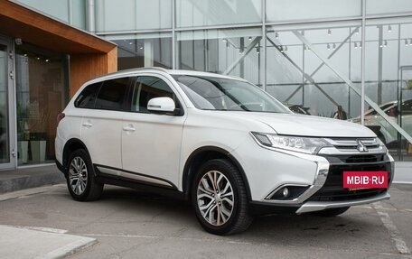 Mitsubishi Outlander III рестайлинг 3, 2015 год, 1 979 000 рублей, 6 фотография