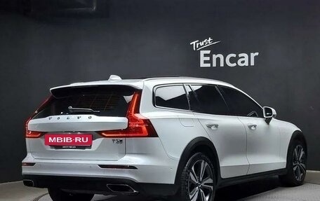 Volvo V60 Cross Country II, 2020 год, 3 890 100 рублей, 4 фотография