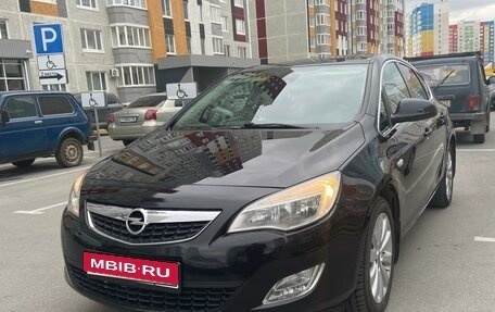 Opel Astra J, 2011 год, 860 000 рублей, 1 фотография