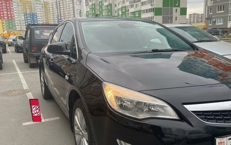 Opel Astra J, 2011 год, 860 000 рублей, 2 фотография