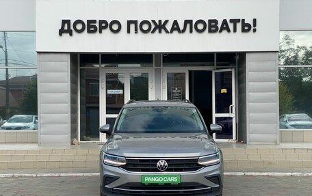 Volkswagen Tiguan II, 2021 год, 2 919 000 рублей, 2 фотография