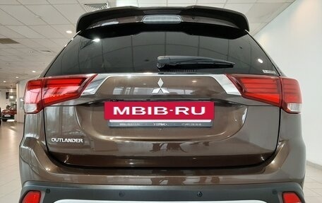 Mitsubishi Outlander III рестайлинг 3, 2022 год, 3 154 000 рублей, 4 фотография