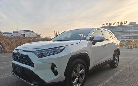 Toyota RAV4, 2020 год, 2 824 000 рублей, 3 фотография