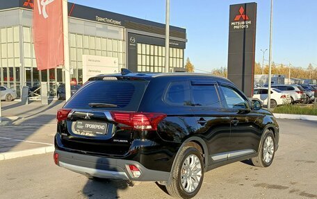 Mitsubishi Outlander III рестайлинг 3, 2017 год, 2 059 200 рублей, 5 фотография