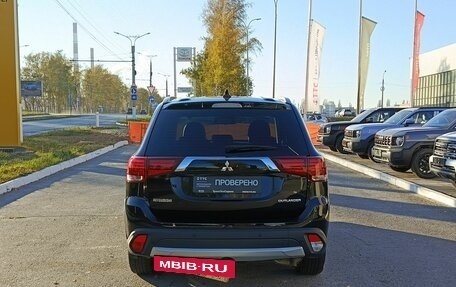 Mitsubishi Outlander III рестайлинг 3, 2017 год, 2 059 200 рублей, 6 фотография