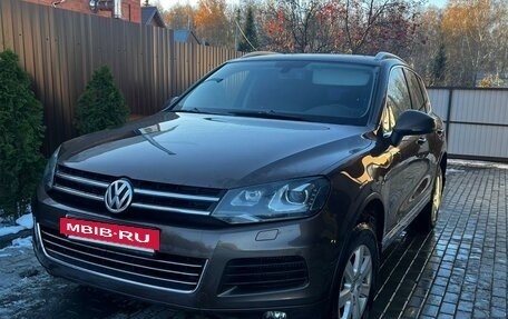 Volkswagen Touareg III, 2011 год, 1 950 000 рублей, 2 фотография