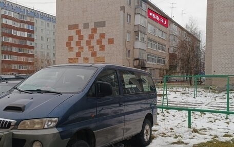 Hyundai H-1 II рестайлинг, 2001 год, 700 000 рублей, 1 фотография