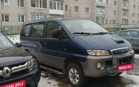 Hyundai H-1 II рестайлинг, 2001 год, 700 000 рублей, 2 фотография