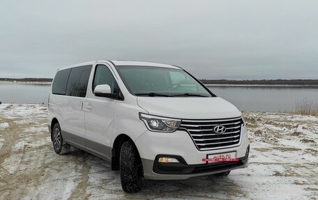 Hyundai Grand Starex Grand Starex I рестайлинг 2, 2018 год, 4 200 000 рублей, 3 фотография