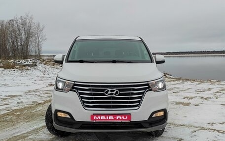 Hyundai Grand Starex Grand Starex I рестайлинг 2, 2018 год, 4 200 000 рублей, 2 фотография