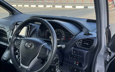 Toyota Voxy III, 2016 год, 2 300 000 рублей, 10 фотография