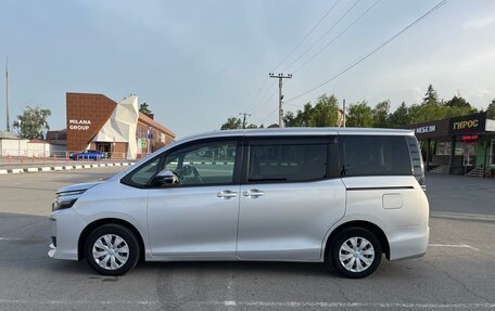 Toyota Voxy III, 2016 год, 2 300 000 рублей, 7 фотография