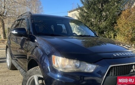 Mitsubishi Outlander III рестайлинг 3, 2011 год, 1 300 000 рублей, 2 фотография