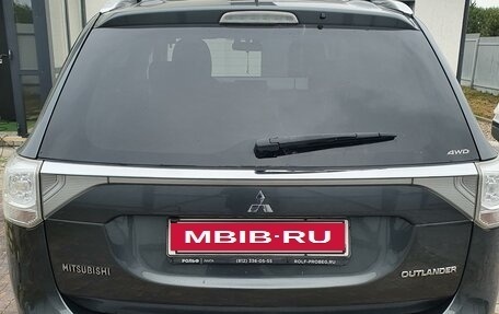 Mitsubishi Outlander III рестайлинг 3, 2014 год, 1 800 000 рублей, 10 фотография