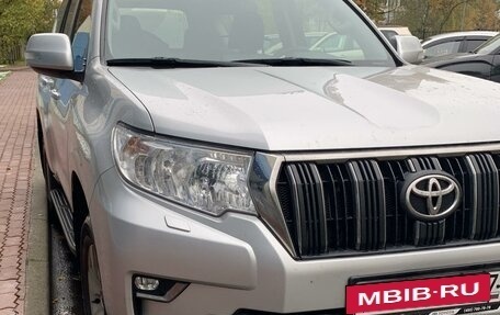 Toyota Land Cruiser Prado 150 рестайлинг 2, 2021 год, 5 100 000 рублей, 7 фотография