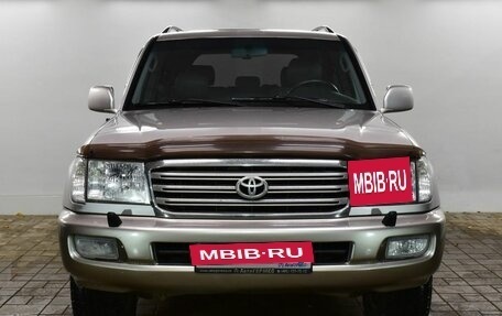 Toyota Land Cruiser 100 рестайлинг 2, 2004 год, 2 375 000 рублей, 2 фотография