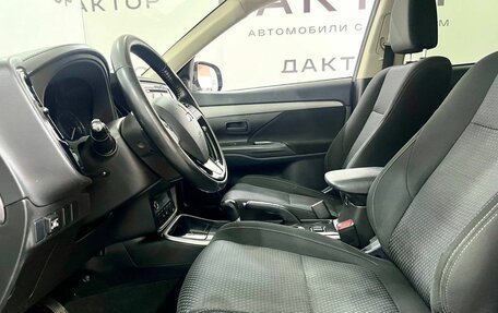 Mitsubishi Outlander III рестайлинг 3, 2017 год, 1 929 000 рублей, 13 фотография