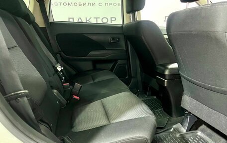 Mitsubishi Outlander III рестайлинг 3, 2017 год, 1 929 000 рублей, 14 фотография