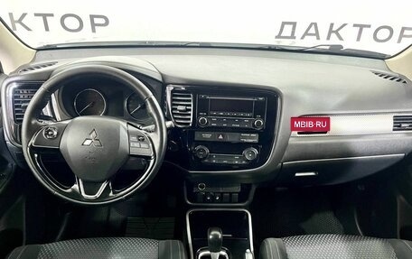 Mitsubishi Outlander III рестайлинг 3, 2017 год, 1 929 000 рублей, 10 фотография