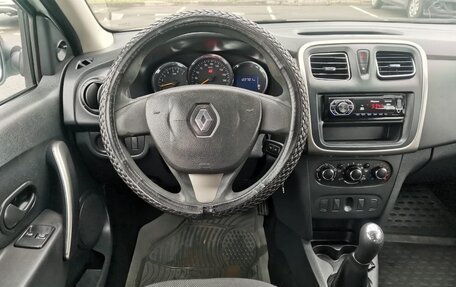 Renault Logan II, 2018 год, 700 000 рублей, 19 фотография