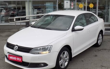 Volkswagen Jetta VI, 2013 год, 977 000 рублей, 1 фотография