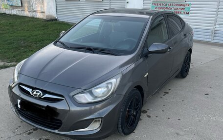 Hyundai Solaris II рестайлинг, 2011 год, 470 000 рублей, 3 фотография