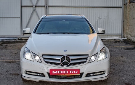 Mercedes-Benz E-Класс, 2011 год, 1 690 000 рублей, 2 фотография