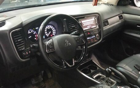 Mitsubishi Outlander III рестайлинг 3, 2018 год, 1 838 000 рублей, 5 фотография