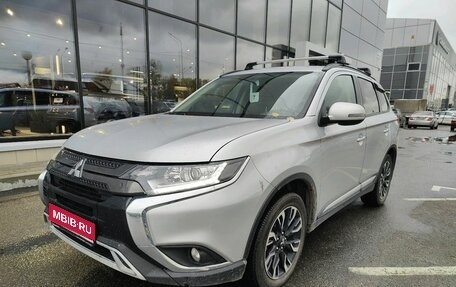 Mitsubishi Outlander III рестайлинг 3, 2021 год, 2 799 000 рублей, 1 фотография