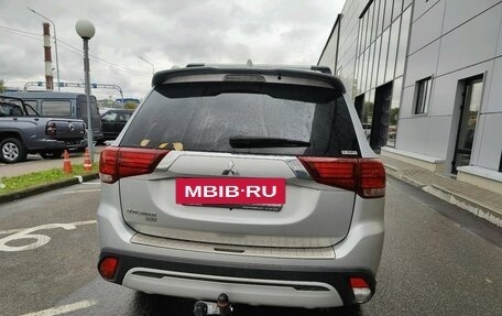 Mitsubishi Outlander III рестайлинг 3, 2021 год, 2 799 000 рублей, 6 фотография