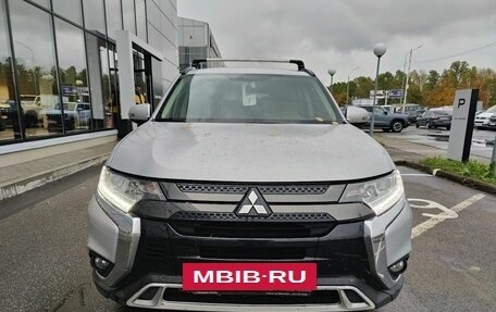 Mitsubishi Outlander III рестайлинг 3, 2021 год, 2 799 000 рублей, 5 фотография