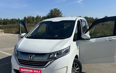 Honda Freed II, 2017 год, 1 830 000 рублей, 2 фотография