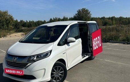 Honda Freed II, 2017 год, 1 830 000 рублей, 5 фотография