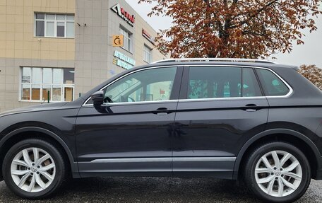 Volkswagen Tiguan II, 2018 год, 2 600 000 рублей, 2 фотография