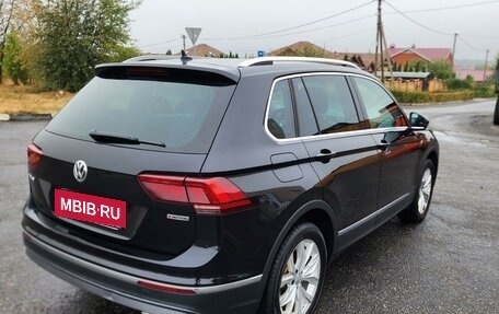 Volkswagen Tiguan II, 2018 год, 2 600 000 рублей, 3 фотография