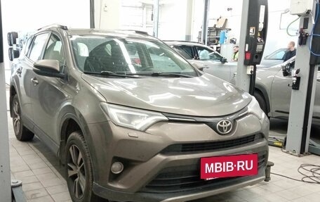 Toyota RAV4, 2018 год, 2 000 000 рублей, 2 фотография