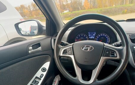 Hyundai Solaris II рестайлинг, 2014 год, 900 000 рублей, 11 фотография