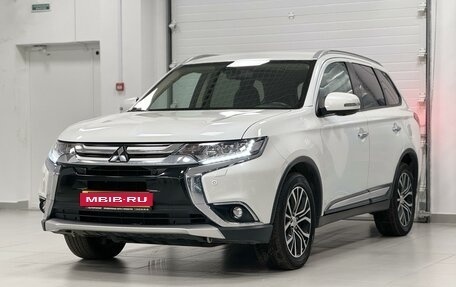 Mitsubishi Outlander III рестайлинг 3, 2018 год, 2 650 000 рублей, 1 фотография