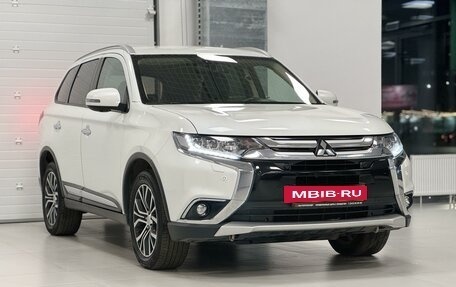 Mitsubishi Outlander III рестайлинг 3, 2018 год, 2 650 000 рублей, 3 фотография