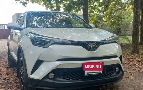 Toyota C-HR I рестайлинг, 2017 год, 1 970 000 рублей, 7 фотография