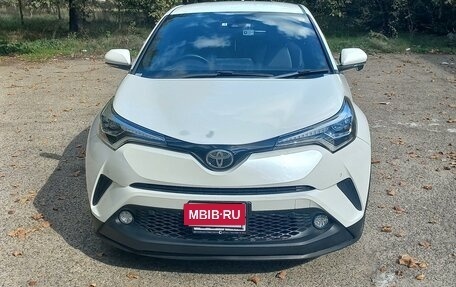 Toyota C-HR I рестайлинг, 2017 год, 1 970 000 рублей, 14 фотография