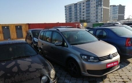 Volkswagen Touran III, 2012 год, 890 000 рублей, 1 фотография