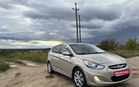 Hyundai Solaris II рестайлинг, 2011 год, 670 000 рублей, 3 фотография