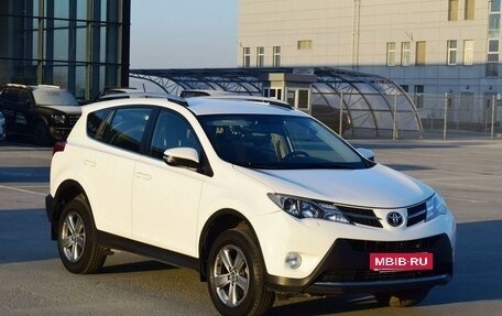 Toyota RAV4, 2015 год, 2 477 000 рублей, 2 фотография