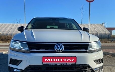 Volkswagen Tiguan II, 2019 год, 2 450 000 рублей, 2 фотография