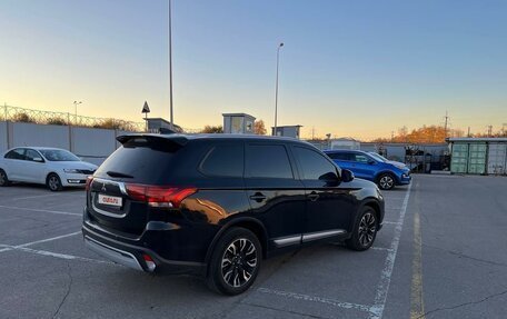 Mitsubishi Outlander III рестайлинг 3, 2018 год, 2 065 000 рублей, 3 фотография