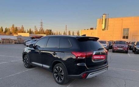 Mitsubishi Outlander III рестайлинг 3, 2018 год, 2 065 000 рублей, 4 фотография