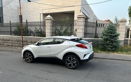 Toyota C-HR I рестайлинг, 2021 год, 2 900 000 рублей, 5 фотография